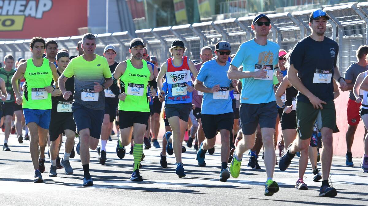 Runners competing in a previous Mount Panorama Punish. Picture by Alexander Grant