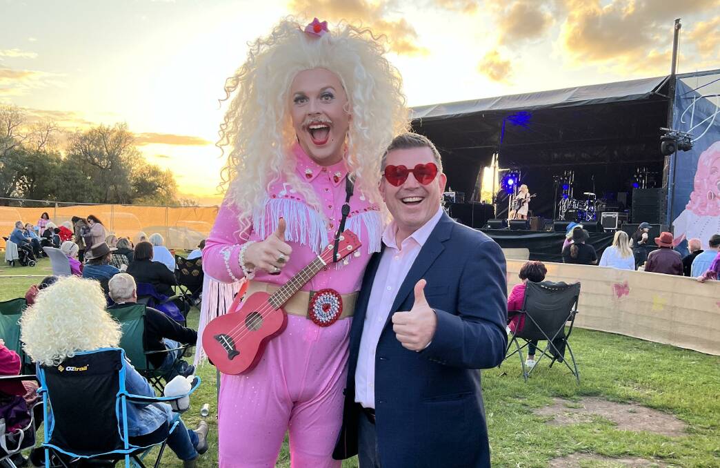 A Dolly Parton fan with Dubbo MP Dugald Saunders at the 2022 festival. Picture supplied