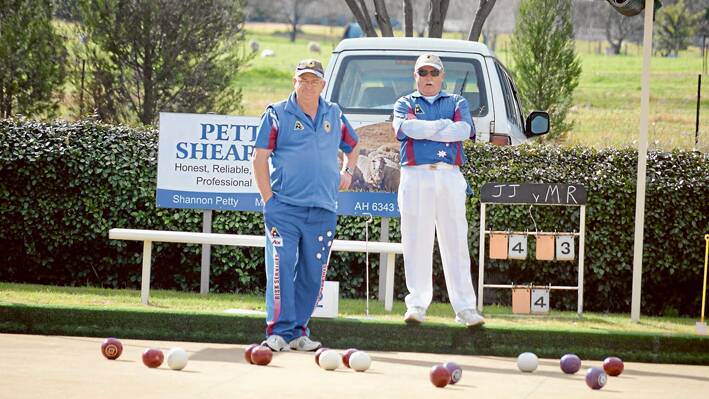 Ross Hunter (l) and Paul Kay were finalists in the recent Grenfell Bowling Club’s Major Pairs Finals.
 